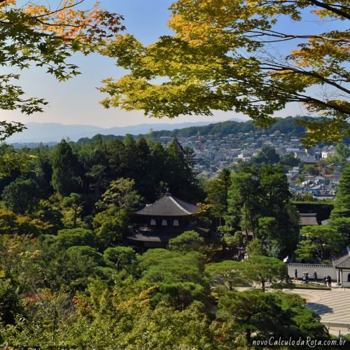 Vista mais ampla do Ginkaku-Ji O Templo de Prata em Kyoto